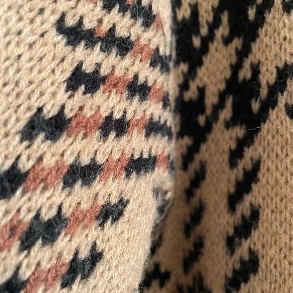 T Tahari V Neck Knit Sweater in Tan and Black Striped Pattern size XS - Picture 3 of 7